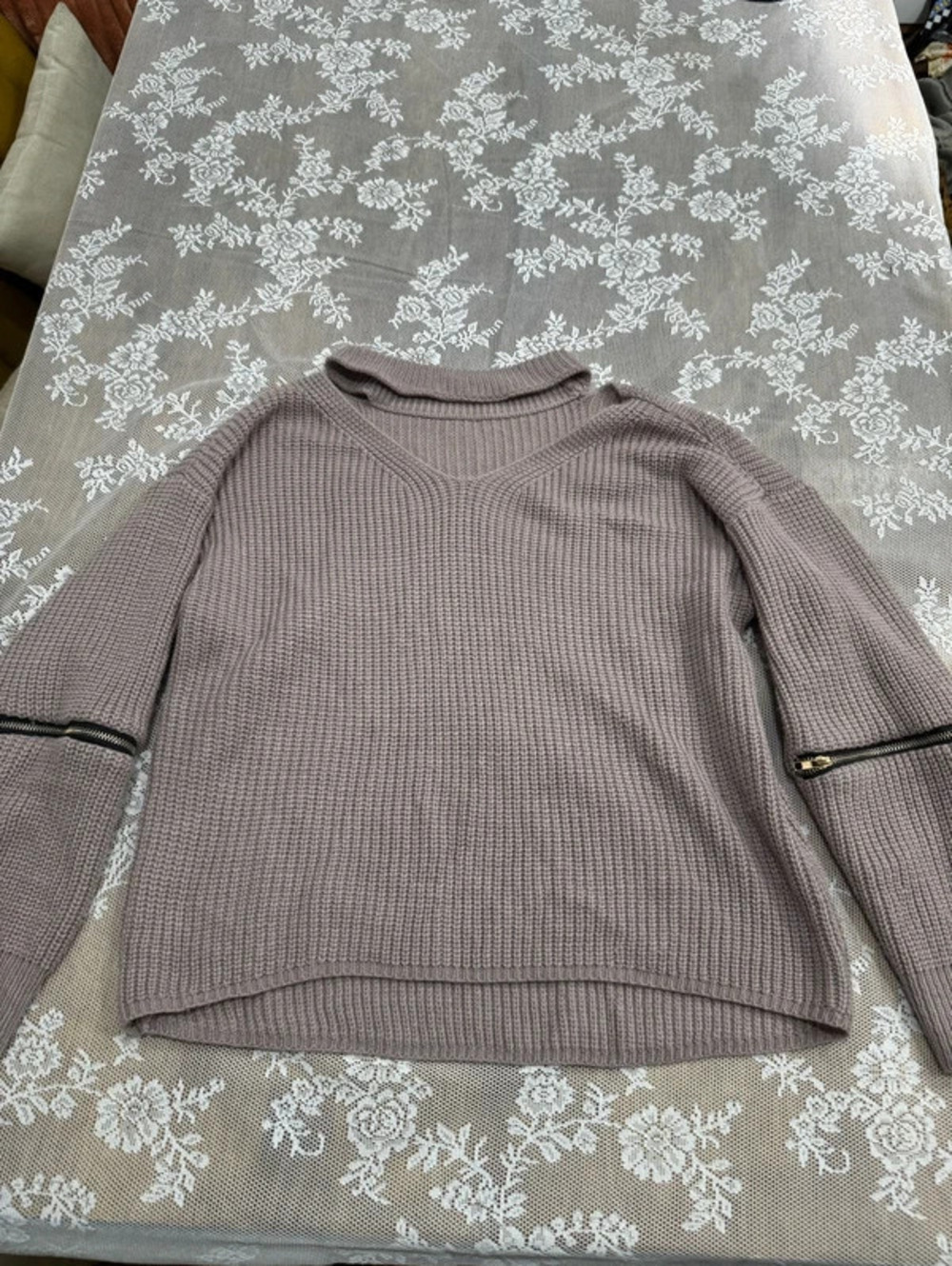 beige long sleeve with zipper detail on elbow and choker